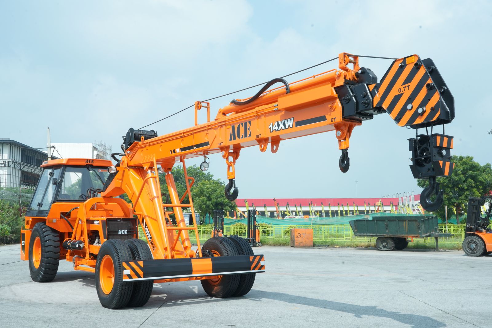 38-ton boom crane